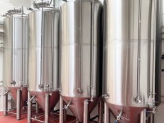Cylindro kónický tank 30hl (horný prielez)